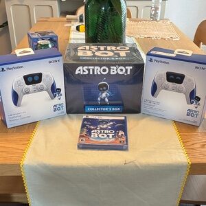 Sony PlayStation Limited Edition Astro Bot Collectors Bundle Brand New